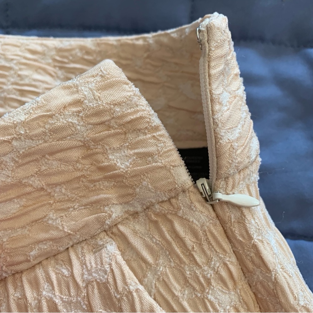 Express peach Shorts - Picture 5 of 8